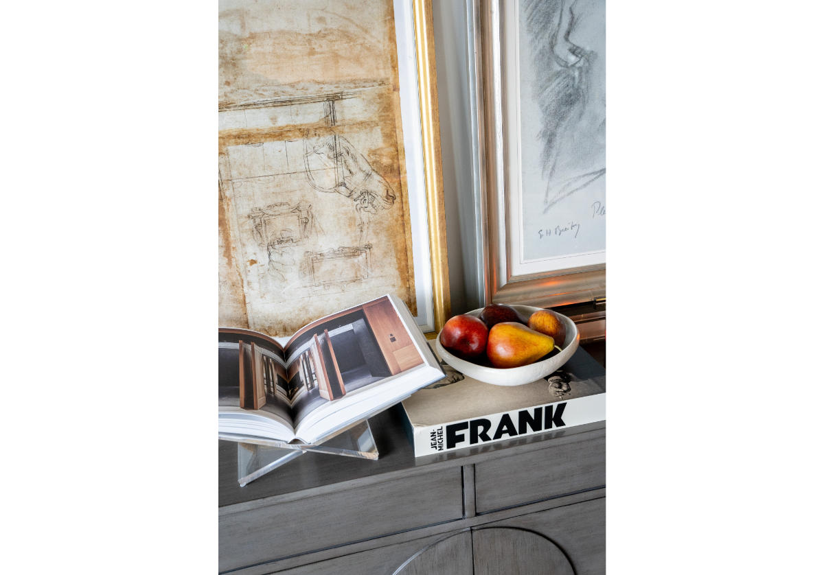 LUCITE GALERIE BOOK DISPLAY | Clear