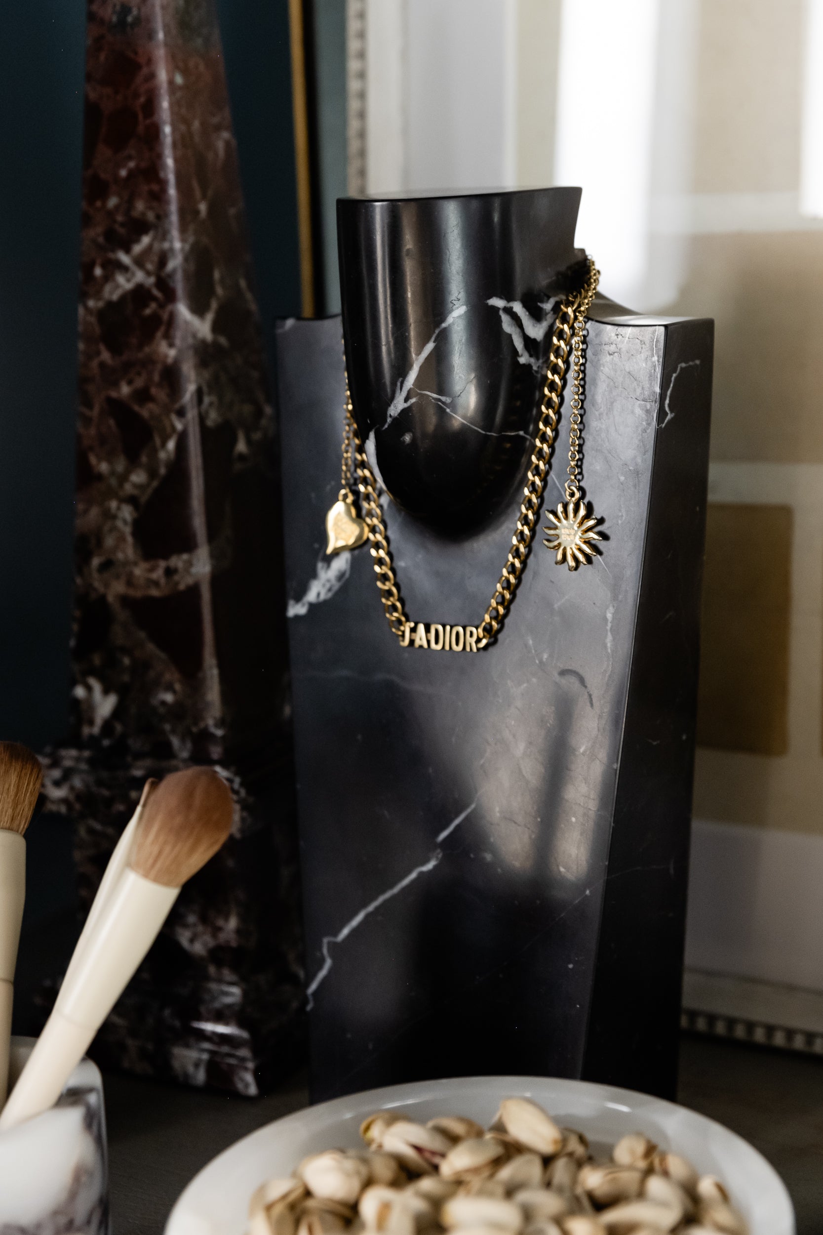 DARLENE MARBLE NECKLACE DISPLAY