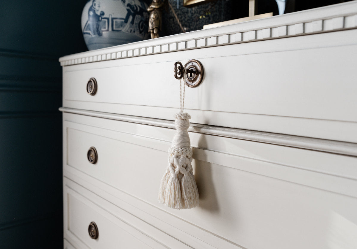 IVORY KEY TASSEL
