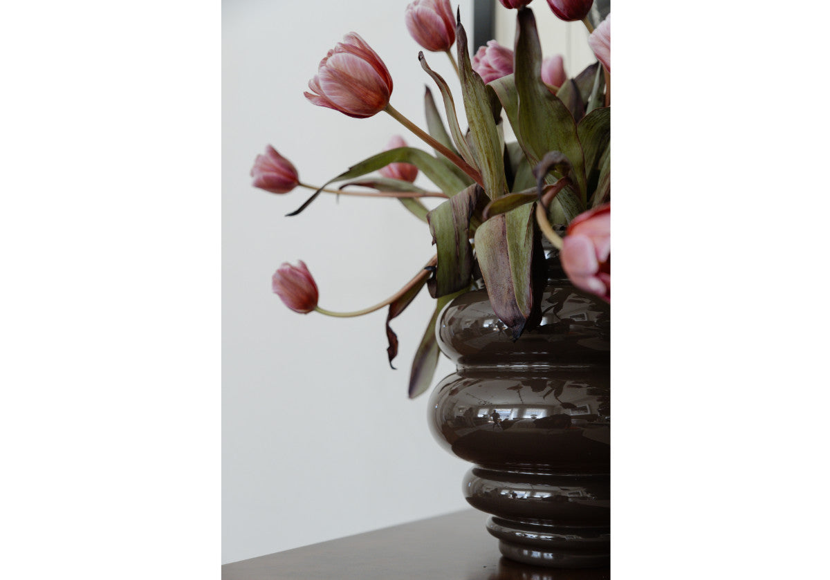 GLASS CHANNEL VASE | Cocoa