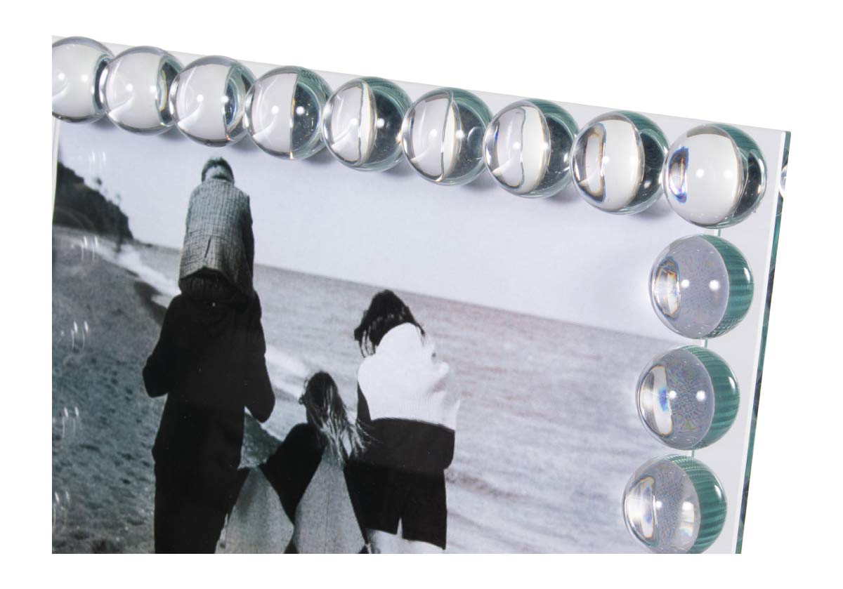 close up of the corner of the crystal orb frame.