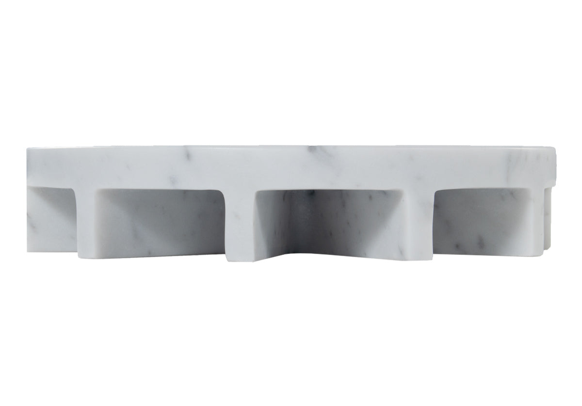 side view of the bianco carrara tray in marble.