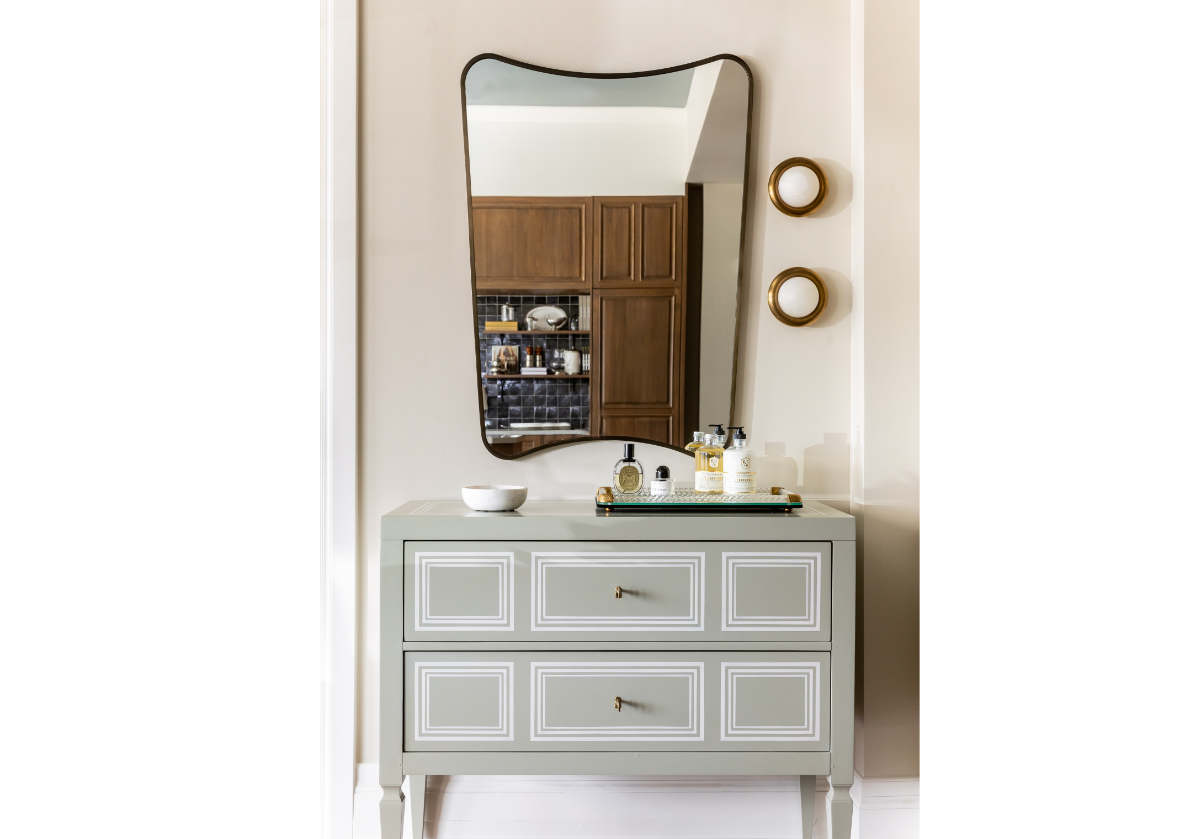 ALYS SCONCE
