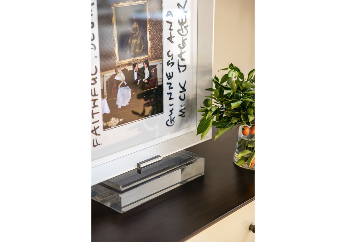 LUCITE GALERIE ART STAND