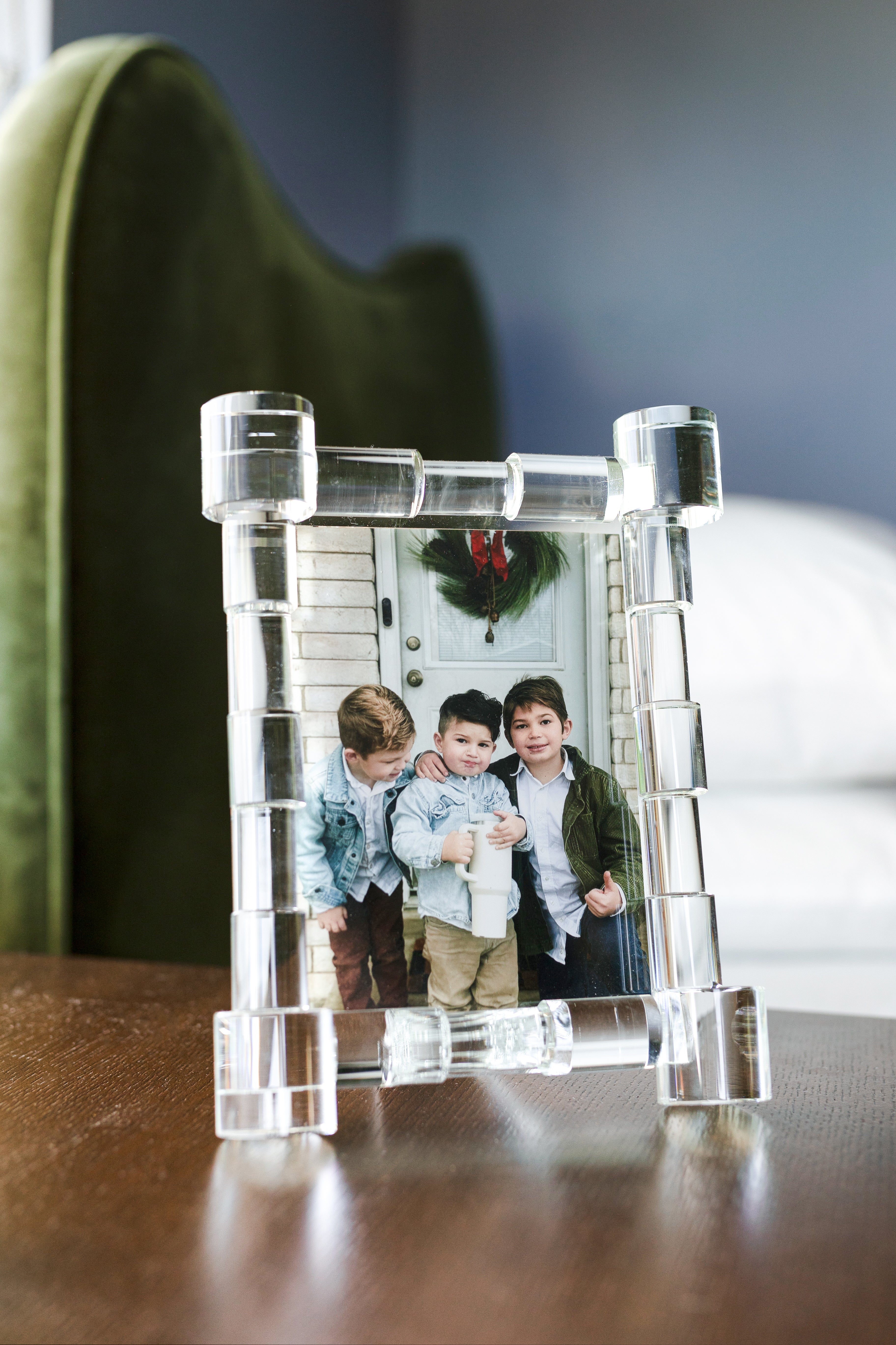 CRYSTAL COLUMN FRAME