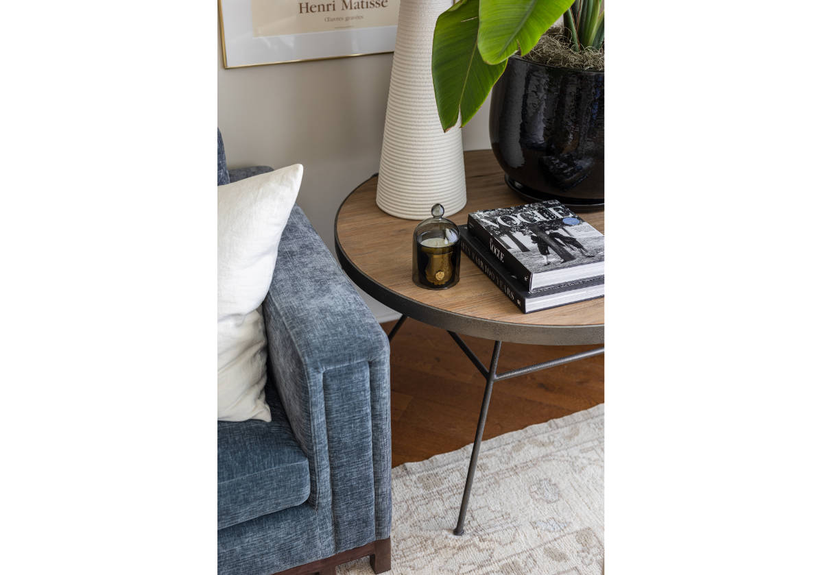 OLLIE SIDE TABLE