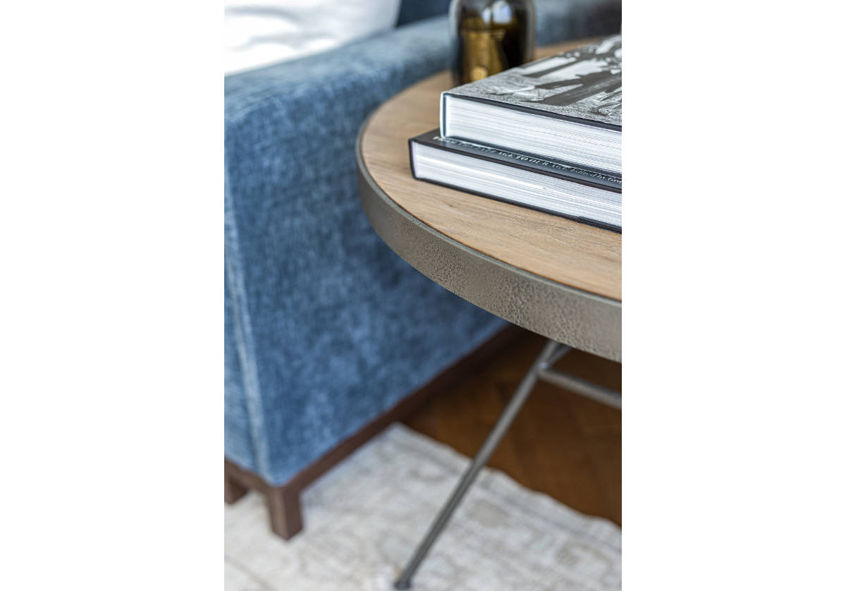OLLIE SIDE TABLE