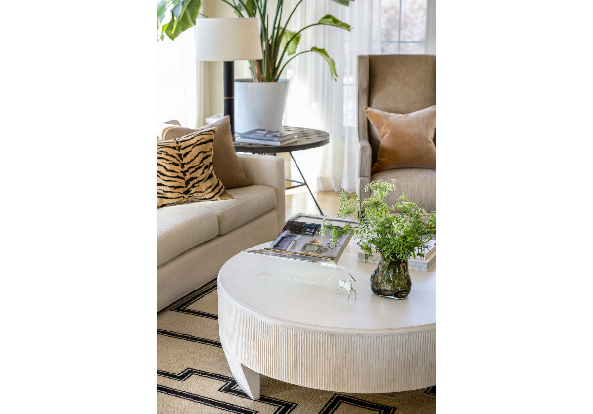 LUCCA ROUND COCKTAIL TABLE