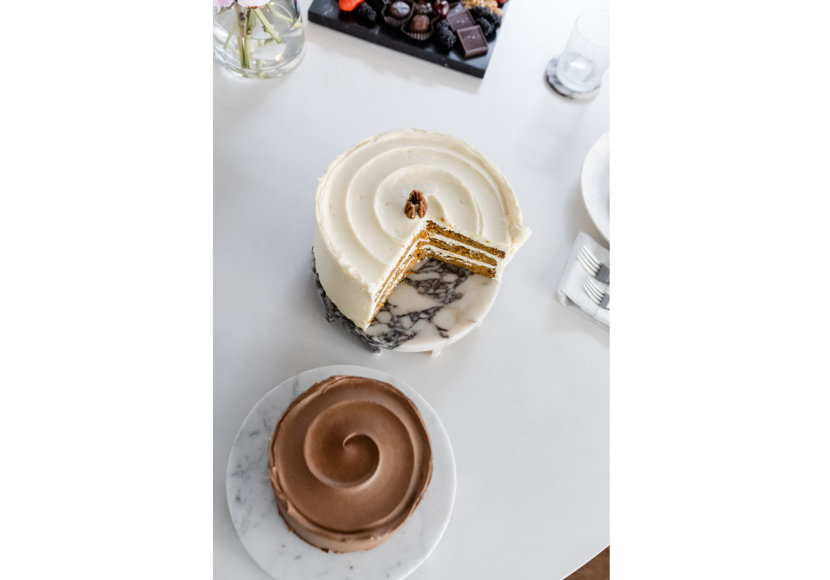 picture of different sized cakes sitting beautifully on the dolce marble tray. the dolce tray, a marble slab in either Calacatta Viola or Bianco Carrara