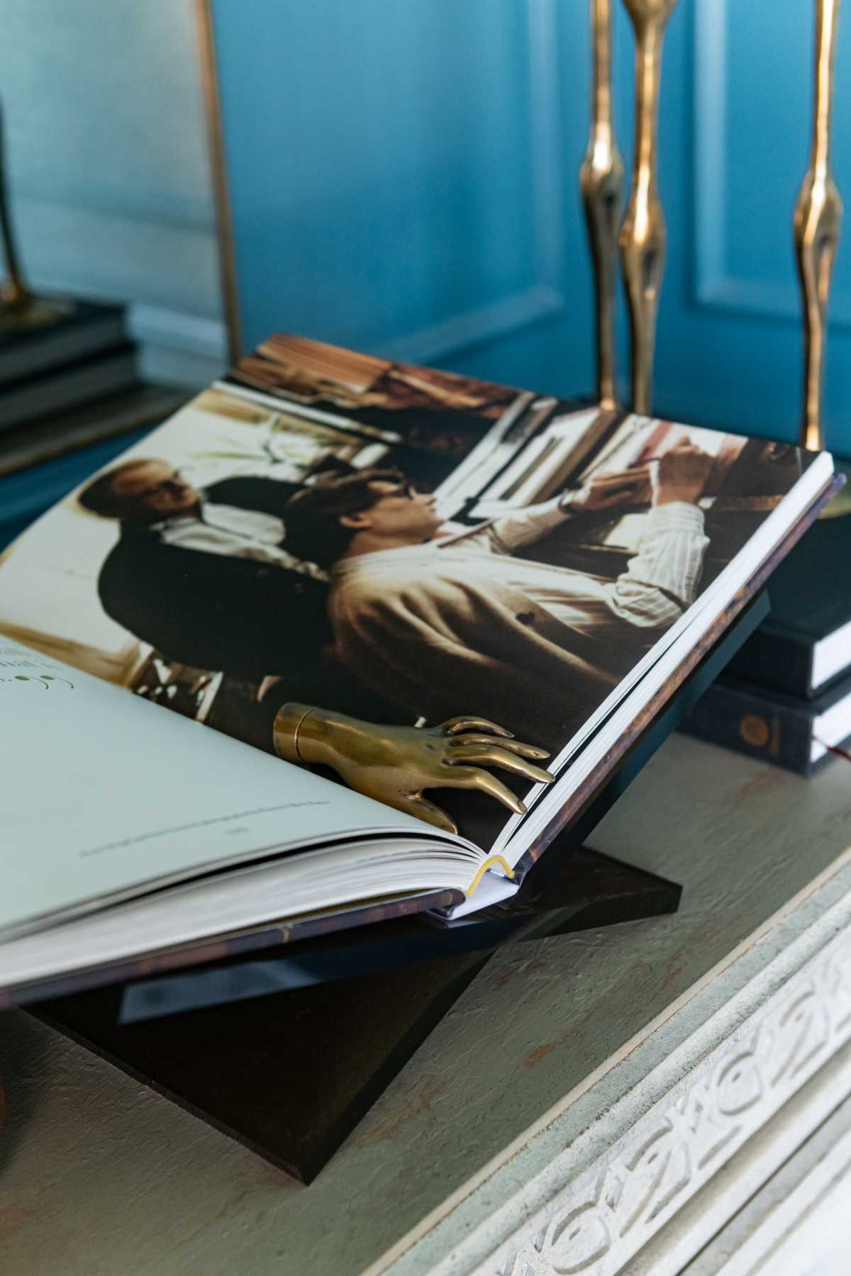 LUCITE GALERIE BOOK DISPLAY | Chocolate