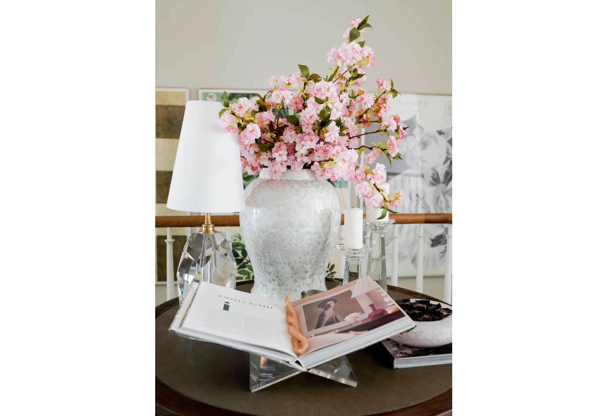 LUCITE GALERIE BOOK DISPLAY | Clear