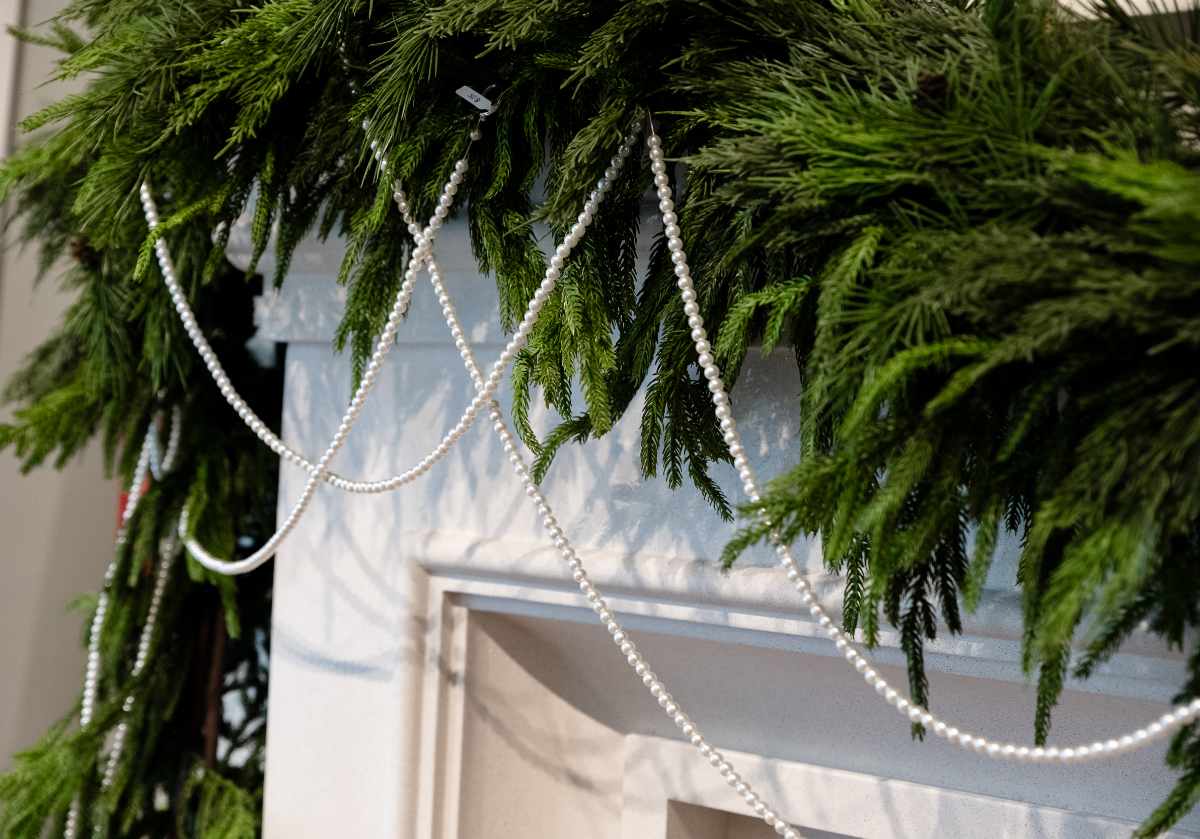 LUSH GREEN CEDAR GARLAND