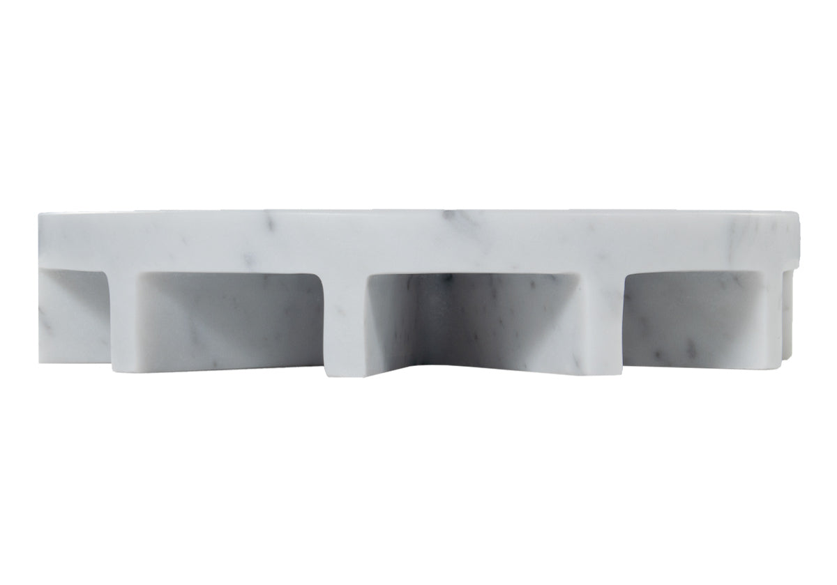 side view of the bianco carrara tray in marble. 